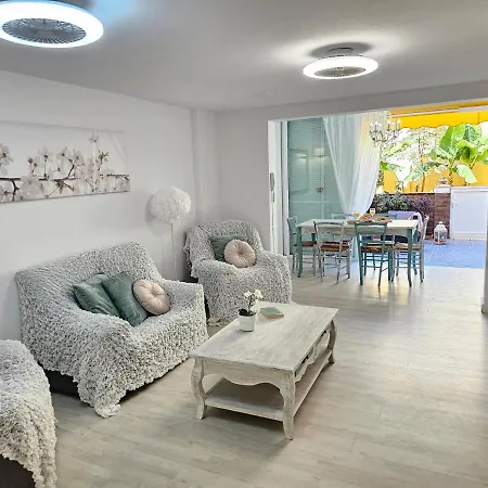 New Positive Vibes Holidays Home, Playa De Americas, Tenerife アパート プラヤ・デ・ラス・アメリカス