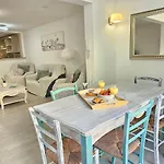 New Positive Vibes Holidays Home, Playa De Americas, Tenerife شقة
